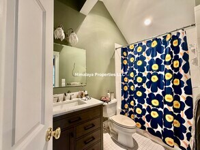 381 Huron Ave, Unit A in Cambridge, MA - Building Photo - Building Photo