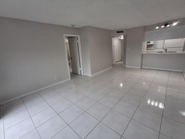 9917 Twin Lakes Dr in Coral Springs, FL - Foto de edificio - Building Photo