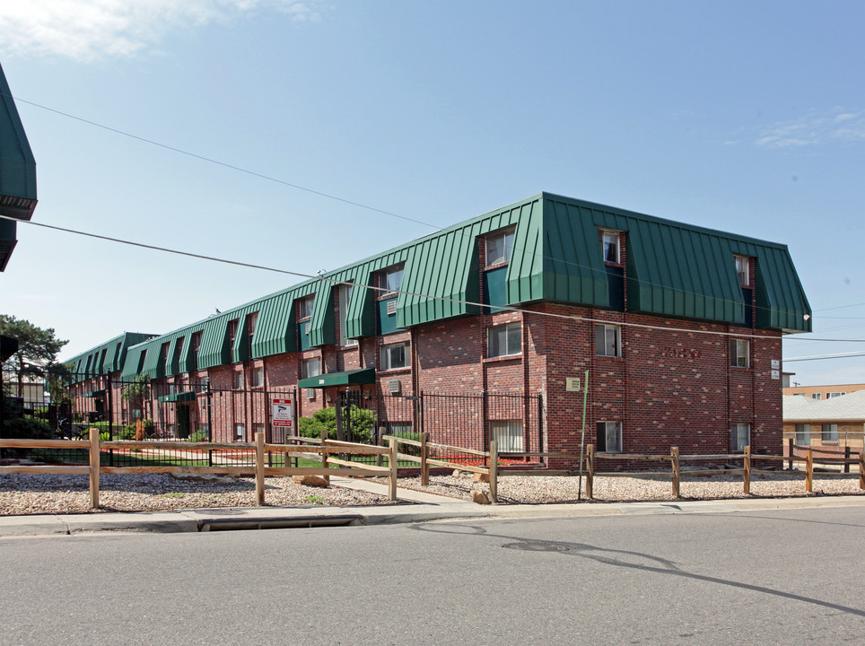 Town Square Apartments in Aurora, CO - Building Photo