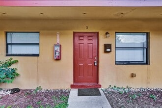 2731 NW 1st St in Pompano Beach, FL - Building Photo - Building Photo