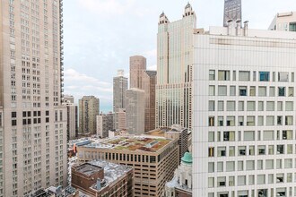 1 E Delaware Pl in Chicago, IL - Building Photo - Building Photo