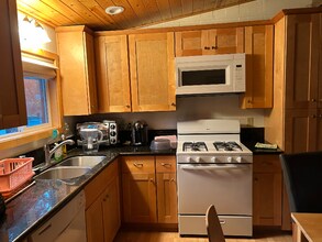 715 Chipmunk Ln in Big Bear Lake, CA - Foto de edificio - Building Photo