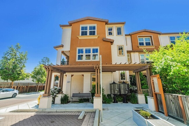 property at 4567 Huntington Ln