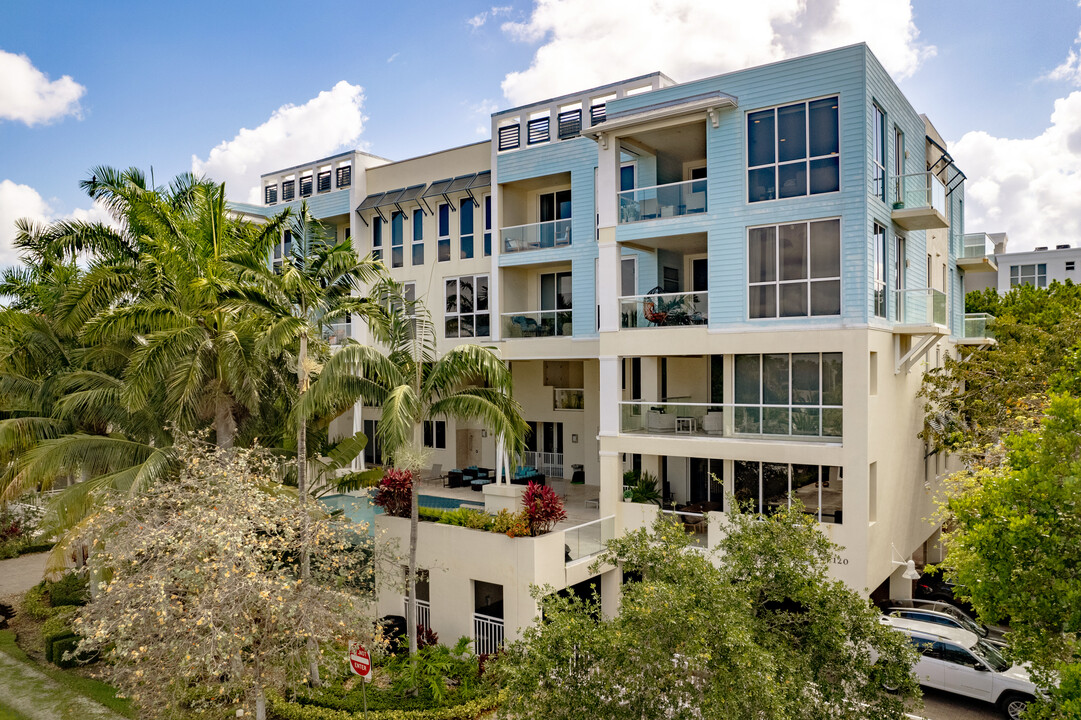 Hemingway at Deerfield Beach in Deerfield Beach, FL - Building Photo