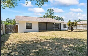 104 Foxhall Ln in Palm Coast, FL - Building Photo - Building Photo