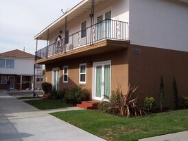 1745 Orizaba Ave, Unit C in Long Beach, CA - Building Photo