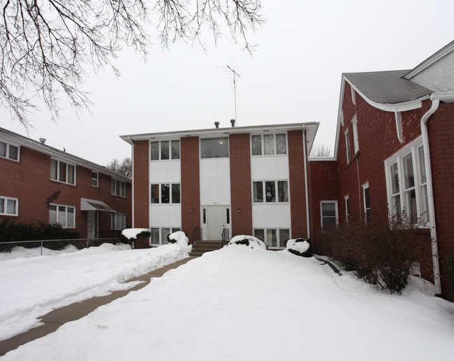 1727 S 15th St in Lincoln, NE - Foto de edificio - Building Photo