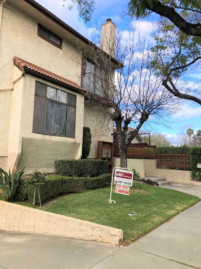 property at 2501 W Grand Ave
