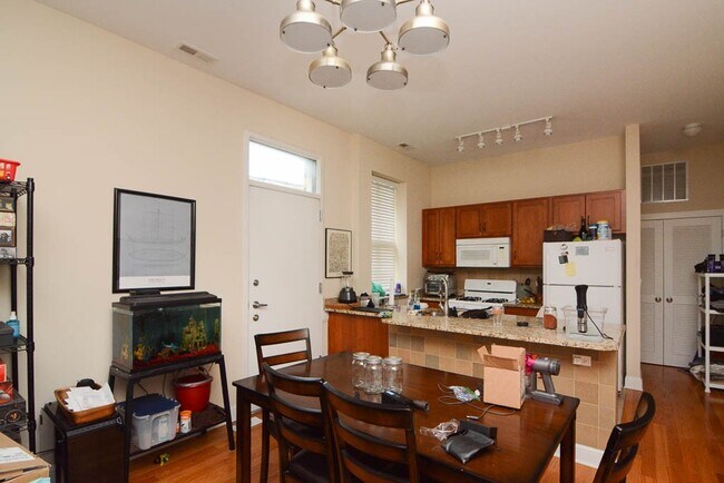 3817 N Fremont St in Chicago, IL - Building Photo - Building Photo