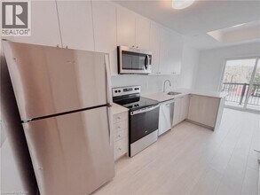 25 Palace St in Kitchener, ON - Building Photo - Building Photo