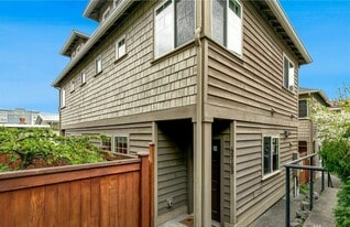 4816 40th Ave SW #B in Seattle, WA - Building Photo