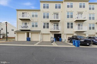 7411 Brunson Cir in Gainesville, VA - Building Photo