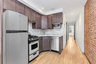 332 E 6th St in New York, NY - Foto de edificio - Building Photo