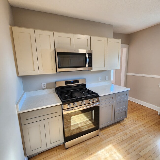 428 W Franklin Ave, Unit 428 Franklin in Minneapolis, MN - Foto de edificio - Building Photo