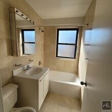 Fourth Avenue in New York, NY - Foto de edificio - Building Photo