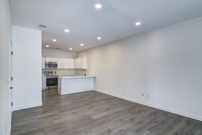 2550 Dawes Place in River Falls, WI - Foto de edificio - Building Photo