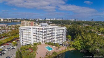 1300 NE Miami Gardens Dr, Unit 621e in North Miami Beach, FL - Building Photo