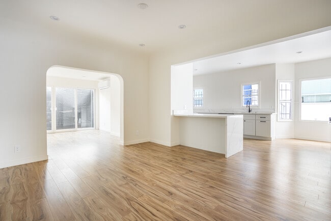 740 S Stanley Ave in Los Angeles, CA - Building Photo - Building Photo
