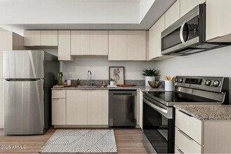 9275 N 29th Ave, Unit 2 in Phoenix, AZ - Building Photo - Building Photo