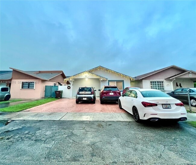 1430 W 42nd St in Hialeah, FL - Building Photo - Building Photo