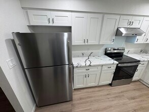 2130 N Glenn Ave in Fresno, CA - Building Photo - Building Photo