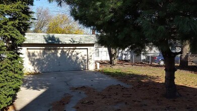 3408 Paris Ave-Unit -Up in Cleveland, OH - Foto de edificio - Building Photo