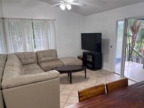 125 Waterside Dr in Hypoluxo, FL - Building Photo - Building Photo