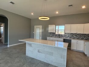202 Colonial Ln in La Vernia, TX - Building Photo - Building Photo