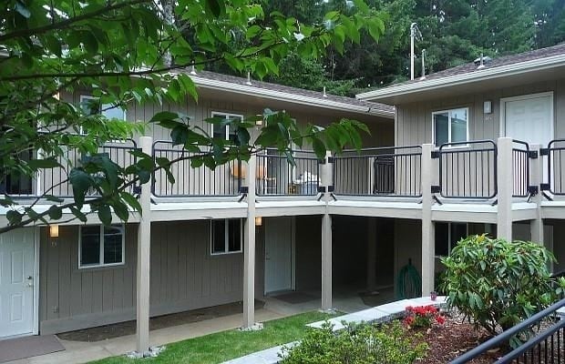 Ridgeway Village in Reedsport, OR - Foto de edificio