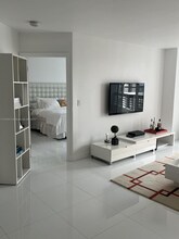 3530 Mystic Pointe Dr, Unit 3007 in Aventura, FL - Foto de edificio - Building Photo