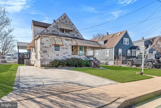 property at 505 Bayside Dr