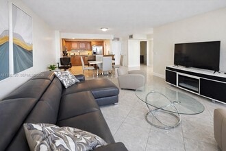 2101 S Ocean Dr in Hollywood, FL - Foto de edificio - Building Photo