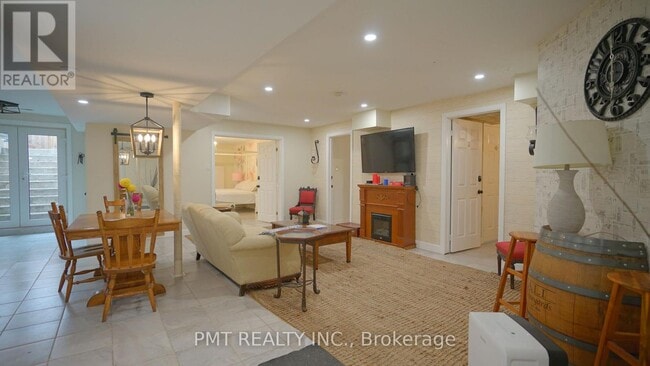 83 Fairview Rd W in Mississauga, ON - Building Photo - Building Photo