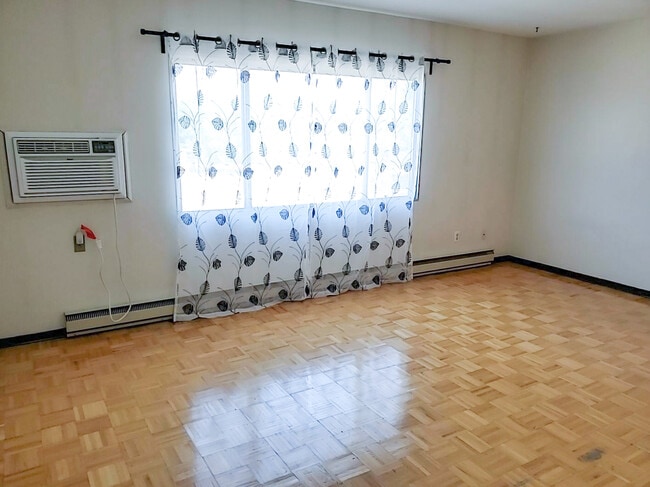 1025 Munroe Av in Winnipeg, MB - Building Photo - Building Photo