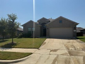 573 Dunster Ln in Saginaw, TX - Building Photo