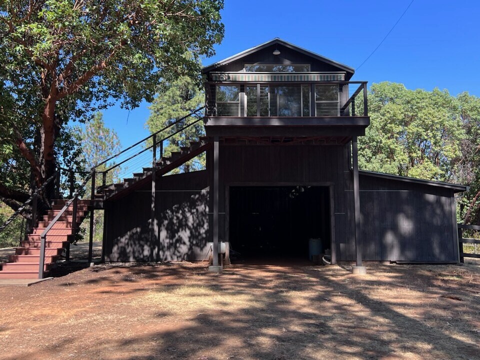 11300 Serendipity Ln in Nevada City, CA - Building Photo