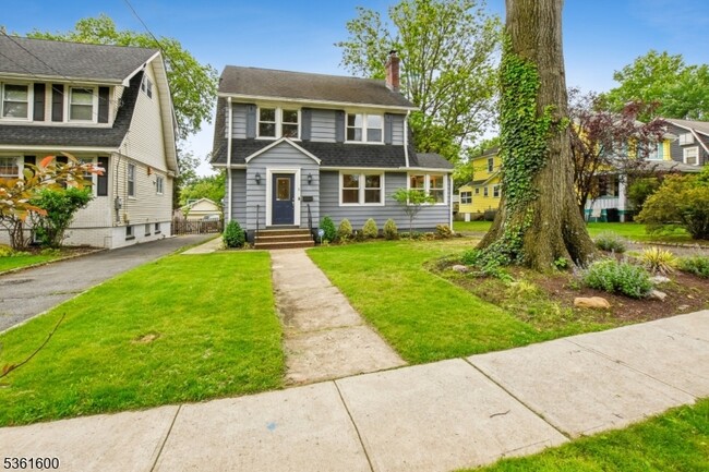 property at 8 Highland Ave