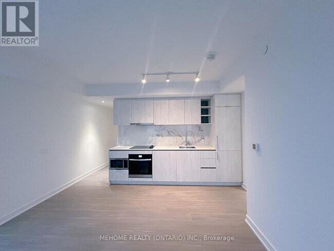 8-4008 Wellesley St W in Toronto, ON - Building Photo - Building Photo