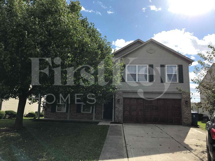 11205 Fall Dr in Indianapolis, IN - Building Photo