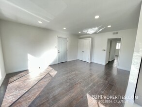 7711 Romaine St in West Hollywood, CA - Building Photo - Building Photo