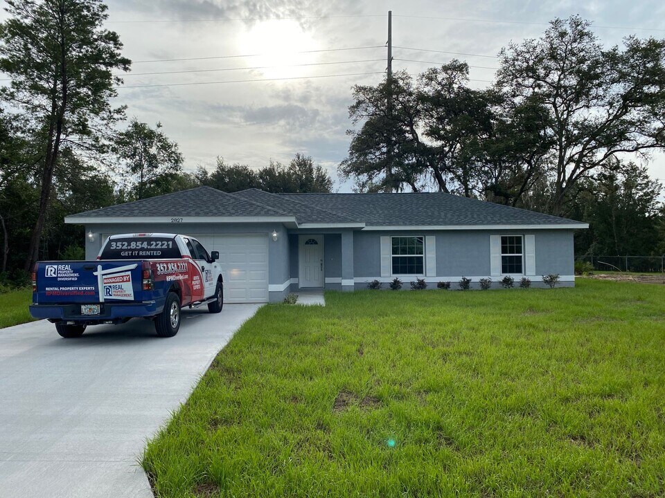 2827 SW 140th Loop in Ocala, FL - Foto de edificio