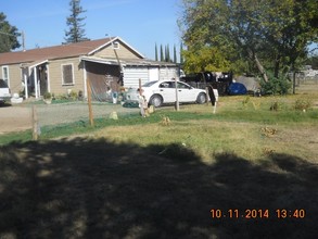 1676 5th Ave in Olivehurst, CA - Building Photo - Building Photo