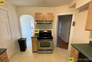 28 Manet Rd, Unit 1 in Chestnut Hill, MA - Foto de edificio - Building Photo