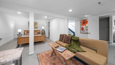 5934-5936 SW 30th Ave-Unit -5936-#B in Portland, OR - Building Photo - Building Photo