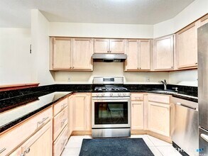 122 Cottonwood Rd in Newington, CT - Building Photo - Building Photo