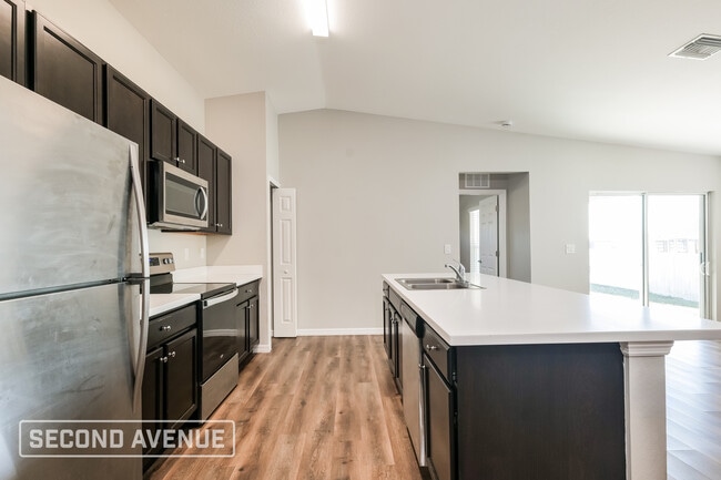 1013 NE 2nd Ave in Cape Coral, FL - Building Photo - Building Photo