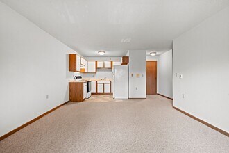 Homestead Senior Apartments in Milton, WI - Foto de edificio - Building Photo