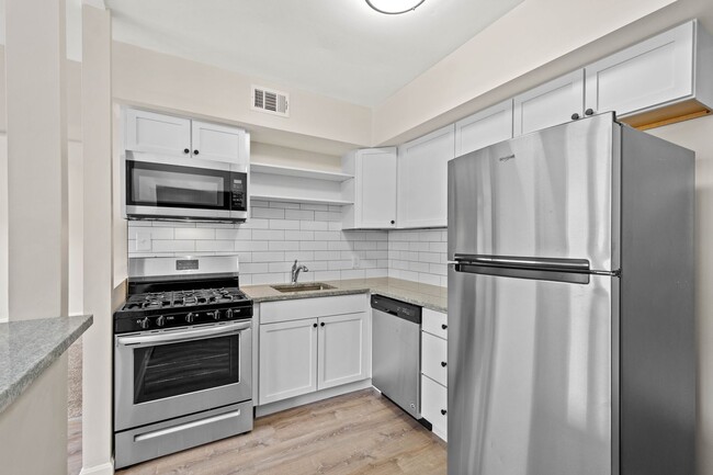 644-650-650 Center Ave in West View, PA - Foto de edificio - Building Photo