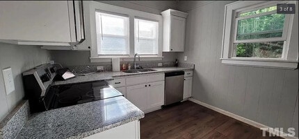 Room in House on Holloway St in Durham, NC - Building Photo - Building Photo