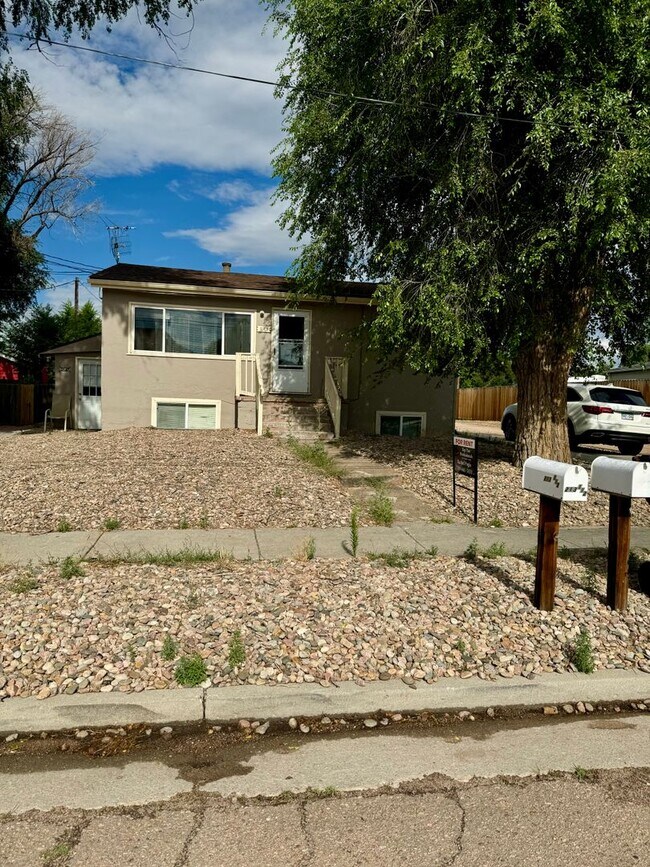 213 N Race St in Fountain, CO - Foto de edificio - Building Photo